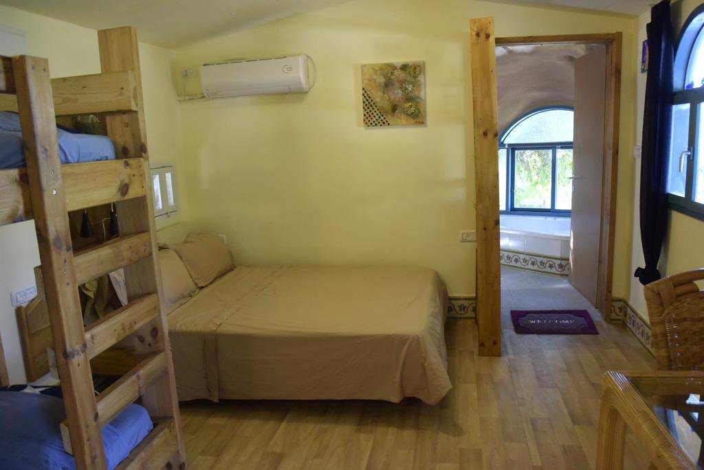 Bed and Breakfast Dutch Farm Israel Sede Zevi Екстер'єр фото